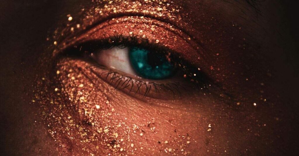 eye safety when using glitter (1)