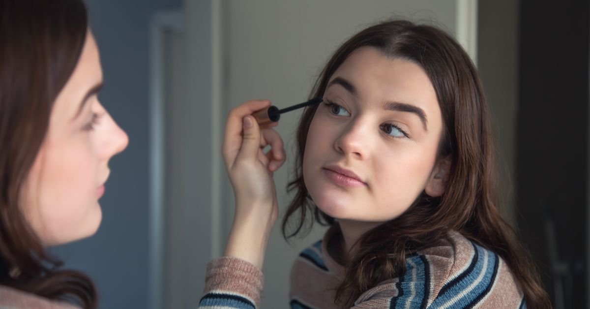 hooded eye makeup mistakes you should avoid