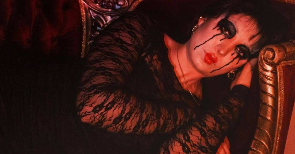 simple goth makeup essentials you need (1)